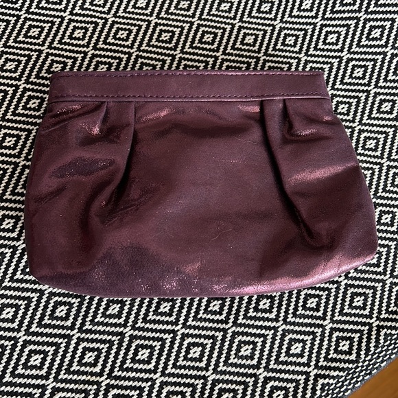 Plum shimmery bag from bare essentials - Picture 5 of 7